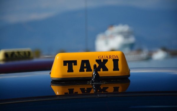 Ιόνια Νησιά - Απόφαση αντικατάστασης των Ταξί με επιβατηγά οχήματα από 6 έως 9 θέσεων