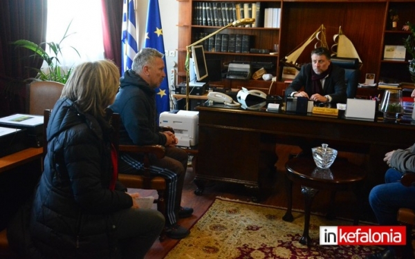 Παράσταση διαμαρτυρίας της ΕΛΜΕΚΙ στην Περιφερειακή Ενότητα Κεφαλονιάς για τα ζητήματα της Παιδείας - "Να μην εφαρμοστεί η εξίσωση των Κολεγίων με τα ΑΕΙ" (εικόνες)