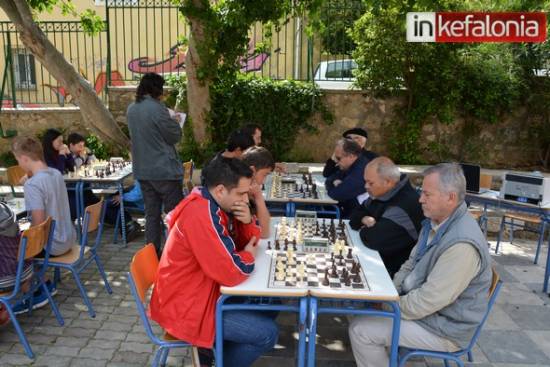 Υπαίθριο τουρνουά σκάκι απο την ΚΝΕ
