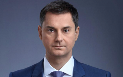 Για επίταξη ξενοδοχείων, αν χρειαστεί, κάνει λόγο ο υπουργός Τουρισμού Χάρης Θεοχάρης - Μόλις τρία ξενοδοχεία στην Κρήτη εκδήλωσαν ενδιαφέρον για φιλοξενία κρουσμάτων