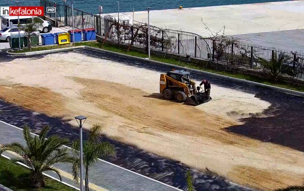 Ξεκίνησε η ασφαλτόστρωση στο Δημοτικό πάρκινγκ της παραλιακής