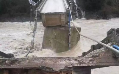 Καιρός – Ήπειρος: Γέφυρα κόπηκε στα δύο και κατέρρευσε – Οι πρώτες εικόνες στο σημείο