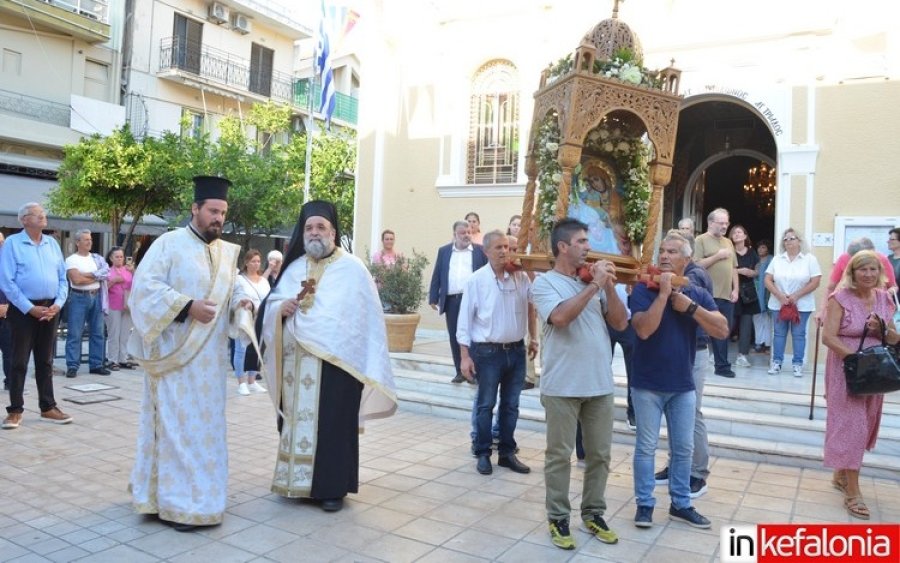 Αργοστόλι: Επέστρεψε στη βάση της η ιερά εικόνα της Παναγίας Δραπανιώτισσας