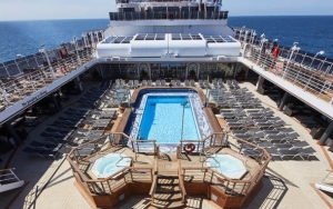 Tο επιβλητικό Queen Victoria στο Αργοστόλι (εικόνες)