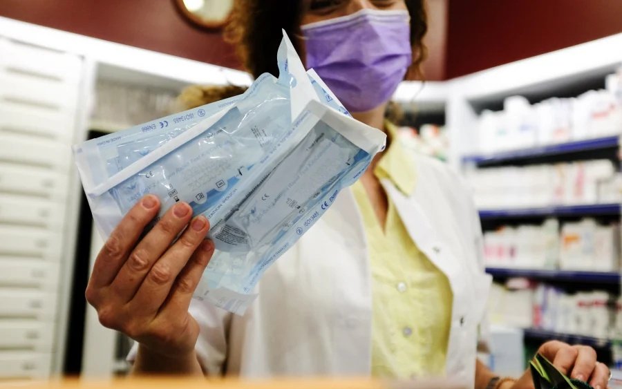 Τα φαρμακεία ζητούν να μην κάνουν τα rapid tests για την πανδημία