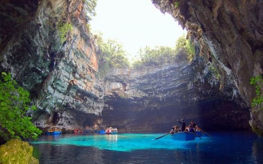 Poulatakefalonia.gr: Ο Δήμος Σάμης, πρωταγωνιστής στο αφιέρωμα για την Κεφαλονιά του περιοδικού «Greece is» της Καθημερινής