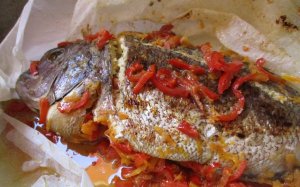 Φαγκρί στην λαδόκολλα με λαχανικά από την Σία Λαδά