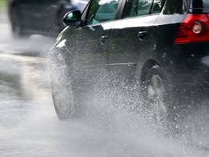 Mέτρα της Τροχαίας και συμβουλές ασφαλούς οδήγησης λόγω των έντονων καιρικών φαινόμενων, που εκδηλώνονται κατά περιόδους, σε διάφορες περιοχές της χώρας