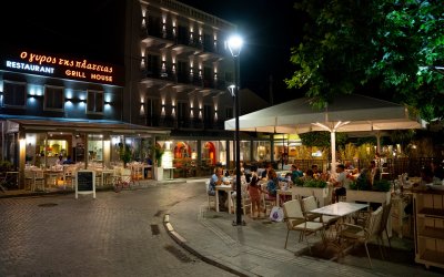 Ο "Γύρος της Πλατείας" αναζητά Σερβιτόρο/α