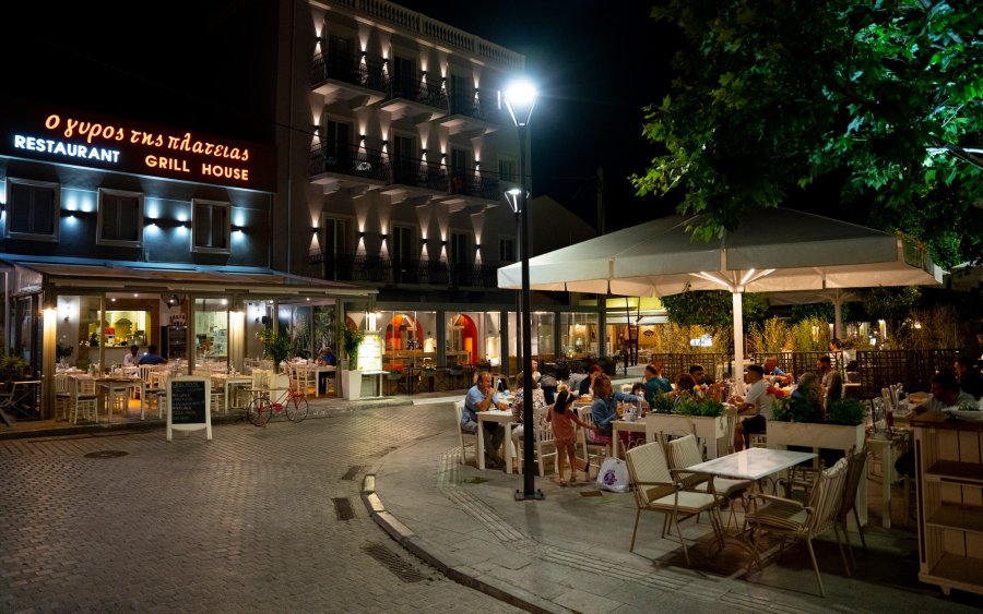 Ο &quot;Γύρος της Πλατείας&quot; αναζητά Σερβιτόρο/α