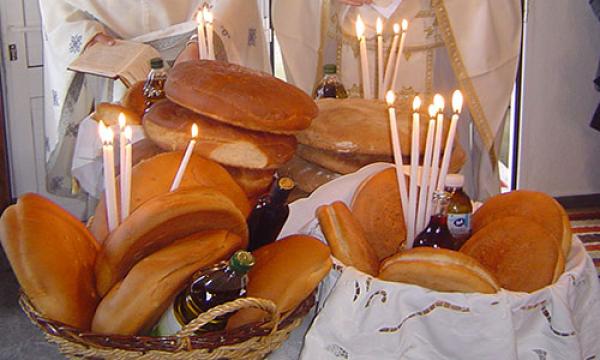 Αρτοκλασία απο τον Σύλλογο Κεφαλλονιτών Αργυρούπολης παραμονή της εορτής του Αγίου Γερασίμου