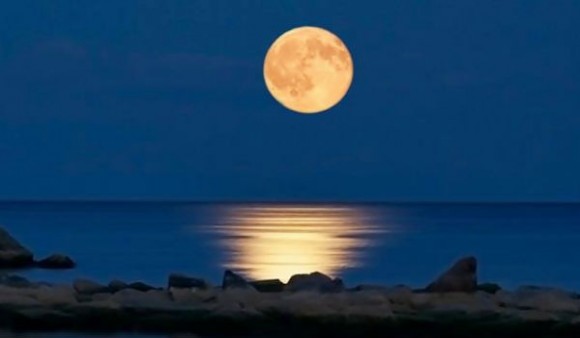 Χορεύοντας και τραγουδώντας στην πανσέληνο, σήμερα στο "μπαστούνι"