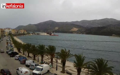 Θυελλώδεις άνεμοι σαρώνουν την Κεφαλονιά – Απαγορευτικό στην γραμμή Ληξούρι-Αργοστόλι