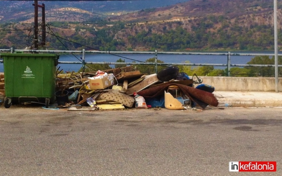 Νέα &#039;&#039;όαση&#039;&#039; σκουπιδιών στον Περιφερειακό Αργοστόλιου