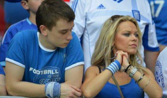 Η Ελληνίδα που "έκλεψε" την παράσταση στις εξέδρες της Πολωνίας! (video)