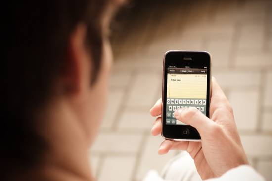 3 τρόποι για να ζήσεις χωρίς SMS και να γλιτώσεις χρήματα