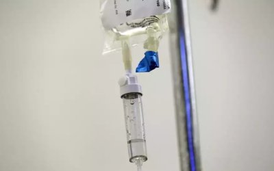 Χορήγηση χημειοθεραπείας για την αντιμετώπιση του καρκίνου (Associated Press)