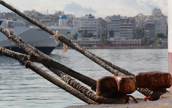 Δεμένα τα πλοία την Πρωτομαγιά