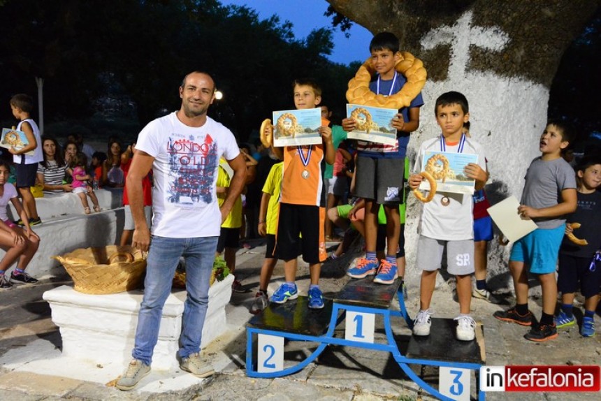 Αναβίωσε ο παραδοσιακός αγώνας δρόμου της Κουλούρας στα Ομαλά (εικόνες)