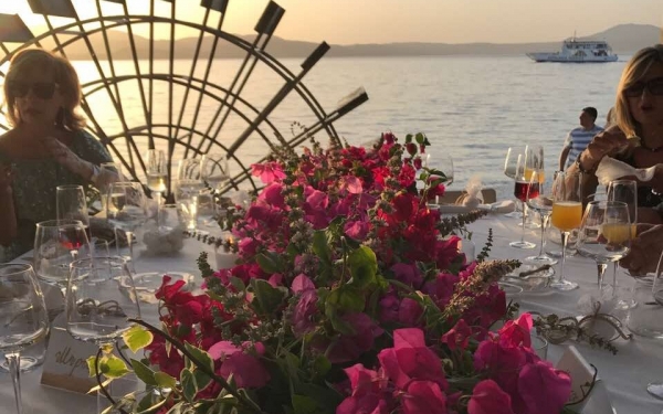 Εντυπωσιακός στολισμός γάμου από το ανθοπωλείο «Euroflowers» !