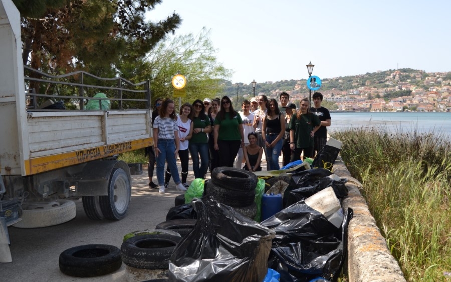 Καθάρισαν τη Γέφυρα De Bosset - Συγκεντρώθηκαν πάνω από 15 ελαστικά αυτοκινήτων (εικόνες)