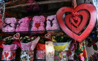 Εορτολόγιο: Ποιοι γιορτάζουν σήμερα 14 Φεβρουαρίου, ημέρα των ερωτευμένων