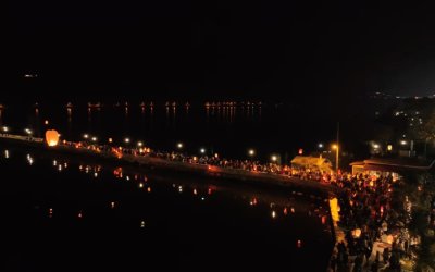 Εξαιρετικό! Δείτε από ψηλά την ξεχωριστή εκδήλωση του Δήμου Αργοστολίου με τα φαναράκια στη Γέφυρα