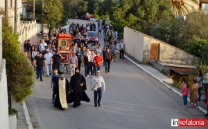 Η λιτάνευση της εικόνας της Παναγίας από τα Σίσσια στα Βλαχάτα (εικόνες)