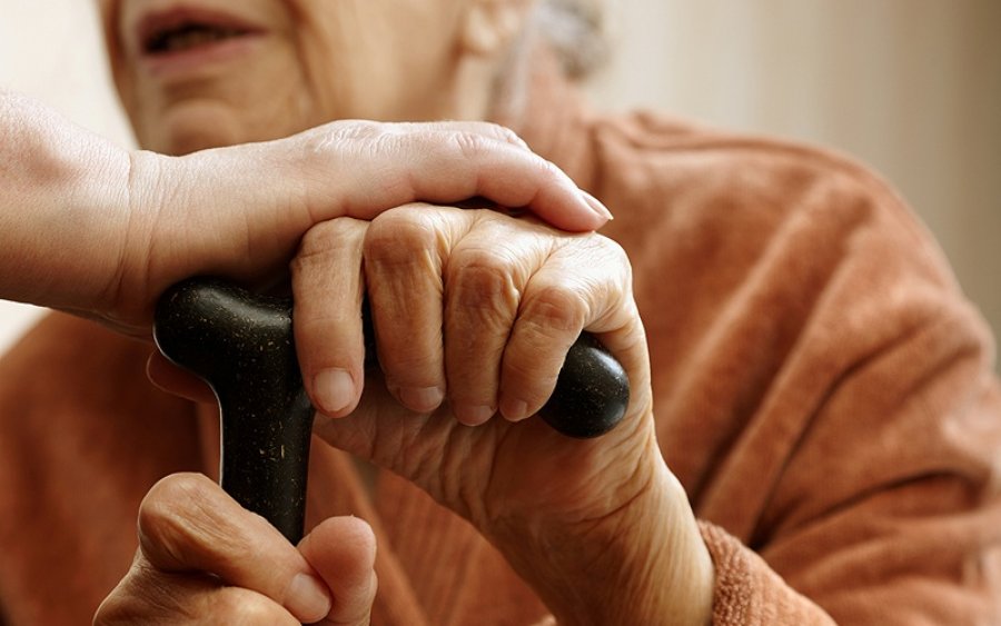 Ζητείται γυναίκα για φύλαξη ηλικιωμένης στα Βλαχάτα