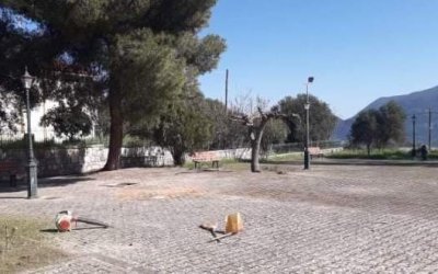 «Επιχείρηση καθαριότητας» στην Πλατεία των Πουλάτων