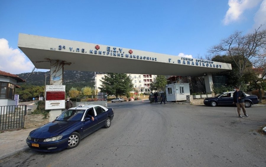 Διασωληνωμένη στη ΜΕΘ η ερπετολόγος που δαγκώθηκε από οχιά σε σχολείο της Θεσσαλονίκης