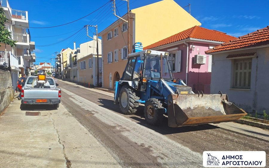 Ξεκίνησαν οι εργασίες ασφαλτοστρώσεως εντός του Αργοστολίου