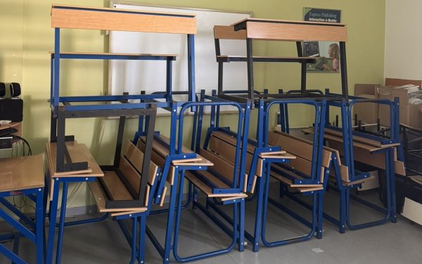 Διατίθενται δωρεάν σχολικά γραφεία