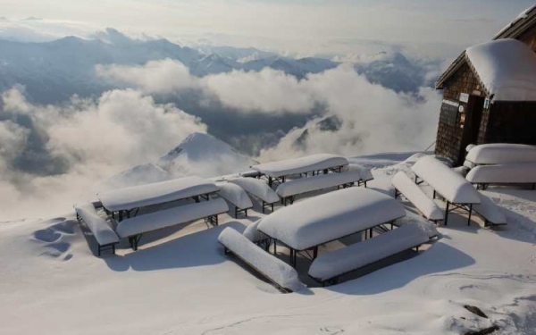 Τρελός καιρός - Τα πρώτα χιόνια του Αυγούστου στην Ιταλία και την Αυστρία (εικόνες)