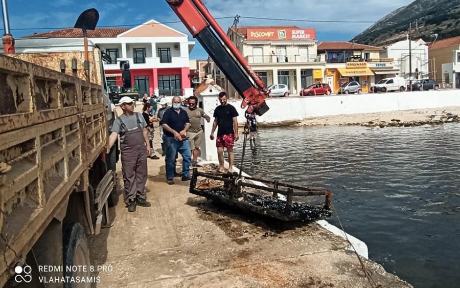 Καθάρισαν το λιμάνι της Αγίας Ευφημίας (εικόνες/video)