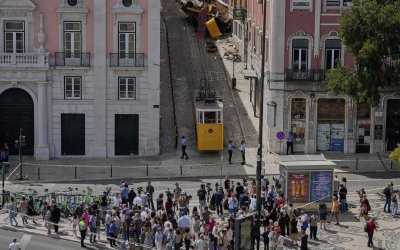«Θαύμα» στα συντρίμμια του τελεφερίκ στη Λισαβόνα: 3χρονος ανασύρθηκε ζωντανός