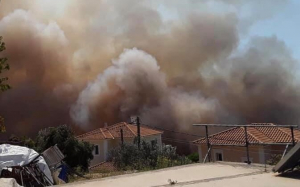 Συνεχίζουν να επιχειρούν οι Πυροσβέστες στην φωτιά στην Λειβαθώ (εικόνες)