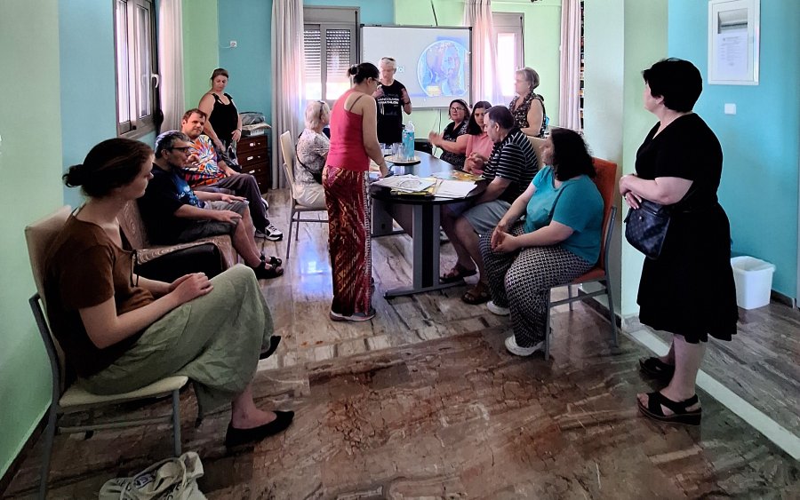 Η Τέχνη ως γέφυρα έκφρασης και ενσωμάτωσης – Η εμπνευστική επίσκεψη του Dr. Pierre Liechner στο ΚΔΗΦ ΑμεΑ ΥΠΕΡΙΩΝ