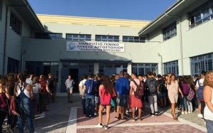2ο ΓΕΛ Αργοστολίου: Από σήμερα είσαστε στην αφετηρία μιας νέας πορείας στη ζωή σας - Συγχαρητήρια&quot;