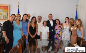 Ο Simon Pegg στον Δήμαρχο Αργοστολίου – Η συμβολή του στην τουριστική προβολή και η πρόταση για αναγόρευσή του σε Επίτιμο Δημότη