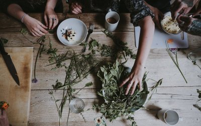 Τα 4 βότανα που κάνουν θαύματα στη δυσπεψία σου. Αντίο βαρυστομαχιά