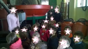 Το ελαιοτριβείο στα Τρωιανατα επισκέφθηκαν τα παιδία απο το «Κόκκινο Μπαλόνι»