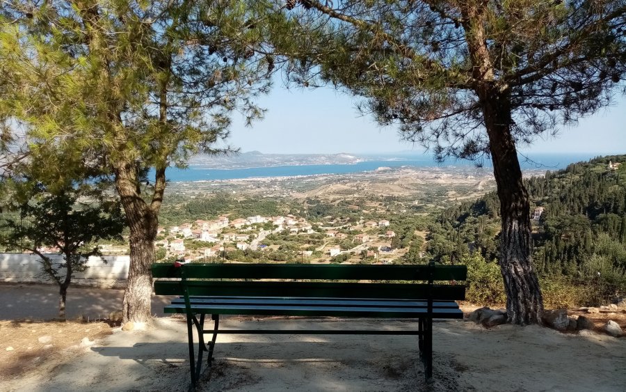 Ρίφι: Νέο παγκάκι με υπέροχη θέα (εικόνες)