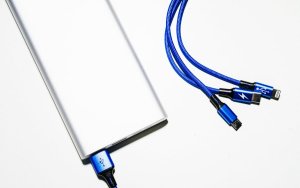 Προς απαγόρευση τα power banks στις πτήσεις: Νέα έκρηξη στην τσέπη επιβάτη