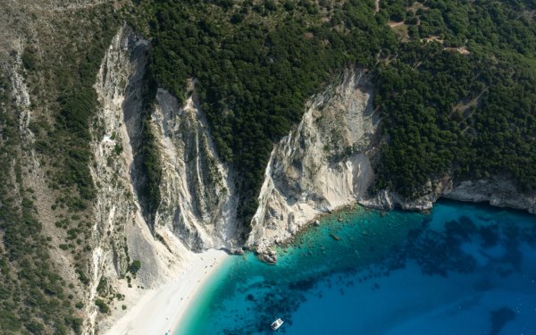 Travel.gr : Αποστολή στην Κεφαλονιά: Βουτιά στον μαγευτικό Μύρτο
