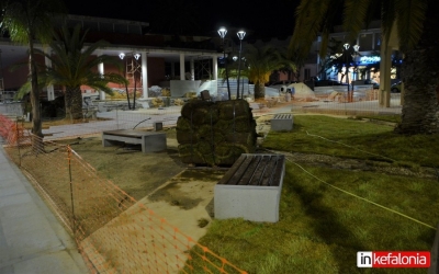 Ολοκληρώνεται η τοποθέτηση του γκαζόν στην Παναγή Βαλλιάνου