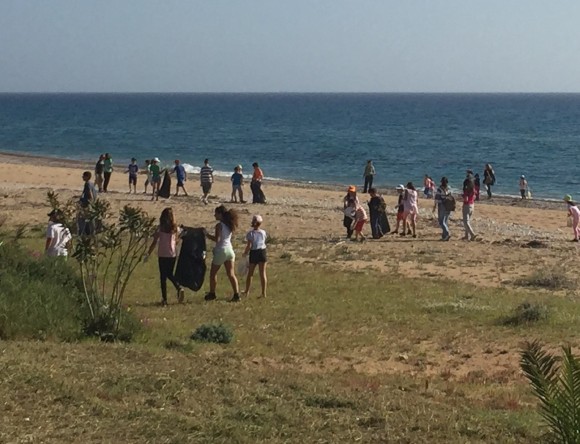 Μικροί και μεγάλοι συνέλεξαν πλαστικά στην παραλία της Σκάλας! (εικόνες)