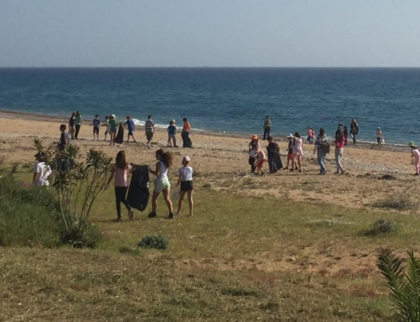 Μικροί και μεγάλοι συνέλεξαν πλαστικά στην παραλία της Σκάλας! (εικόνες)