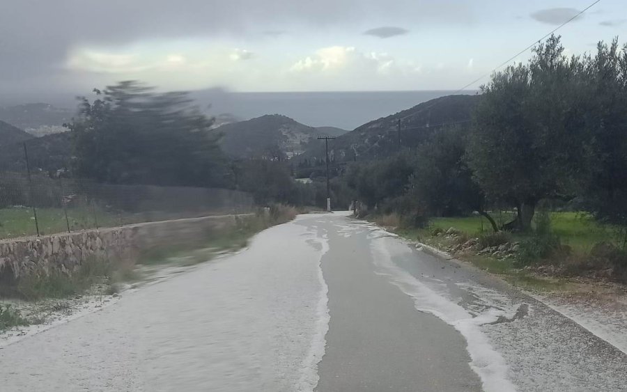 Χαλαζόπτωση και στα Διλινάτα (εικόνες)