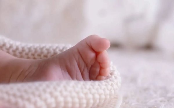 Βρετανία: Γεννήθηκε το πρώτο μωρό από μητέρα με μεταμοσχευμένη μήτρα